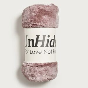 Medium UnHide Lil’ Marsh Blanket in Rosy Baby